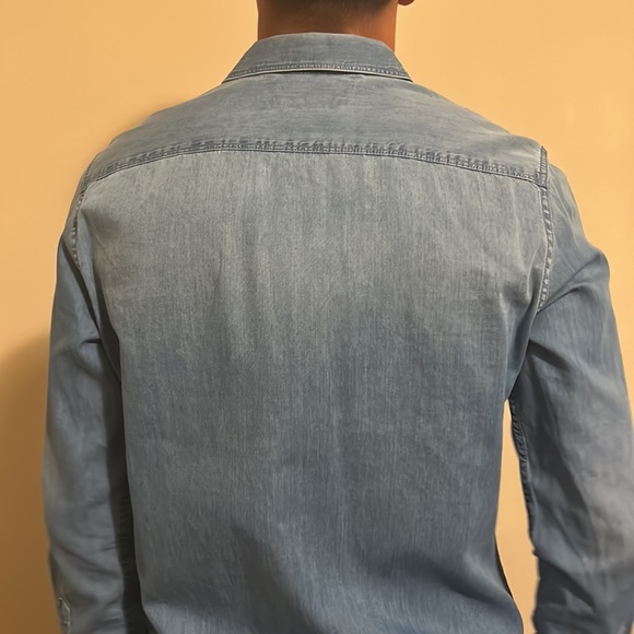 Men’s Chambray Button Down - Picture 4 of 4